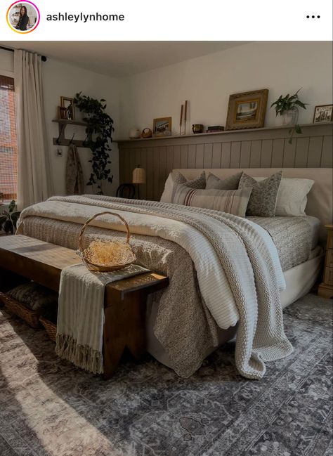 Stile Joanna Gaines, Joanna Gaines Bedroom, Cozy Bedroom Ideas, Stylish Bedroom Decor, Bedroom Decor Cozy, Room Redesign, Cottage Bedroom, Cozy Room Decor, Minimalist Room