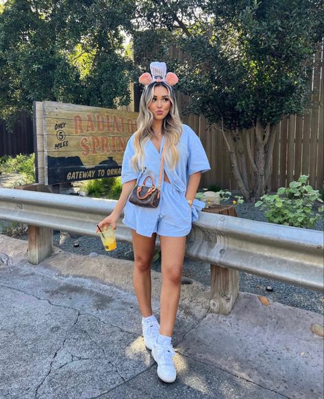 Theme Park Outfit Summer, Trendy Disney Outfits, Disney Outfits Summer, Epcot Outfit, Magical Fashion, Disney Park Outfit, Disney Attire, Disney Poses, Disney Trip Outfits