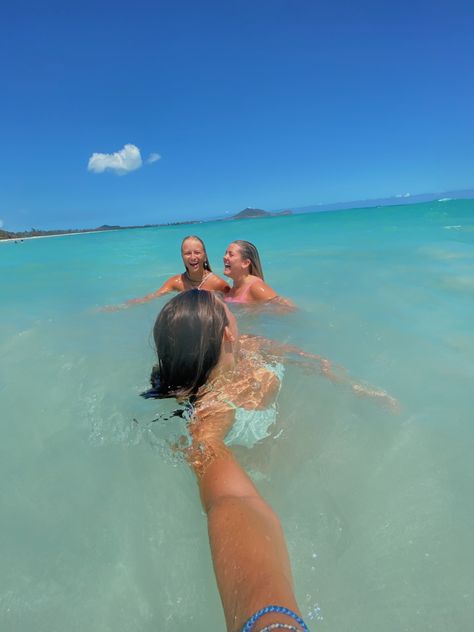 Swimming in the bluest water in Oahu #oahuhawaii #besties #travelgram #hawaii #aesthetic #beachvibes #swimming Swimming In Hawaii, Hawaii Vacation Aesthetic, Hawaii Aesthetic Friends, Hawai’i Aesthetic, Hawaii Best Friends, Hawaii Girls Trip Aesthetic, Miami Vacation, Photo Recreation, Hawaii Homes