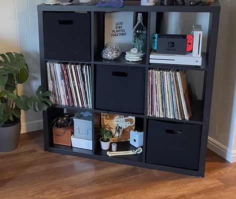 Black Cube Organizer Ideas, Black Box Shelves, Black Cube Shelf Decor, Mens Shelf Decor Bedroom, Black Cubby Storage, Cube Organizer Ideas, Cubby Decor, Ac Aesthetic, Cube Shelving Unit