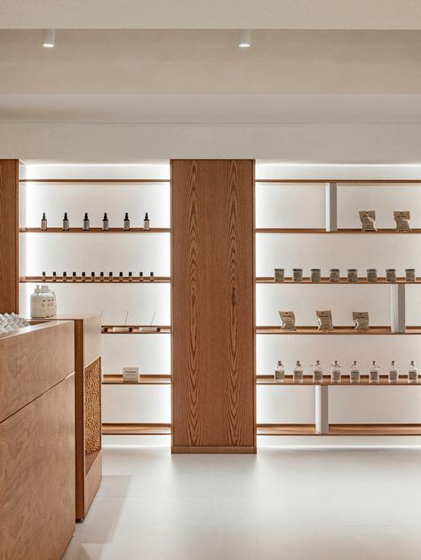 » GRANHAND Store by Studio Motif Aesop Store Design, Aesop Shop, Cosmetic Shelves, Aesop Store, Product Shelf, Fragrance Store, Hidden Spaces, Perfume Shop, Retail Shelving