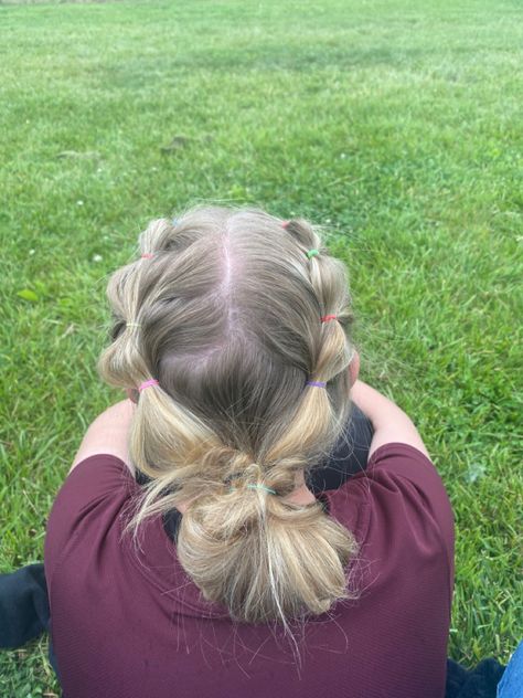 Easy Bubble Braid Hairstyles For Sports, Bubble Braids Into Buns, Bubble Braid Bun, Marching Band Hairstyles, Camp Hairstyles, Sporty Hair, Hair Stules, Bubble Braid, Braid Bun