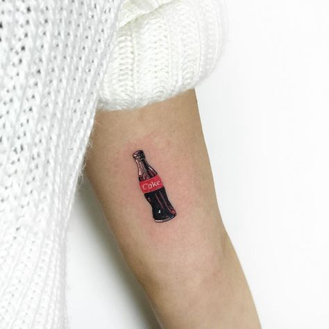 Coke: it's food if I want it to be. Tattoo by Fatih Odabas #fatihodabas #foodtattoos #color #realism #realistic #glass #bottle #coke #cocacola #drink #beverage Be Tattoo, A Small Tattoo, Inspiring Quote Tattoos, Food Tattoos, Saved Tattoo, Bottle Tattoo, Bff Tattoos, Cute Tiny Tattoos, Memorial Tattoos