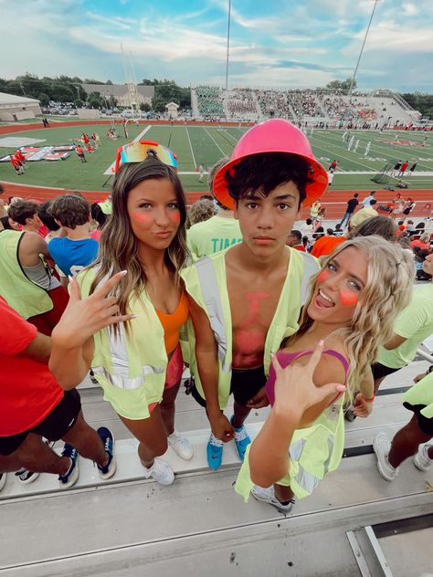 Construction Fnl Theme Outfit, Neon Game Theme, Preppy Outfit Pictures, Neon Ideas Outfits, Construction Spirit Day, Football Game Neon Theme, Football Game Fits Highschool, Halloween Neon Costume, Neon Hoco Theme Outfit