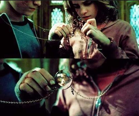 Image result for hermione time turner Hermione Granger Time Turner, Hermione Time Turner, 7 Horcruxes, Characters In Harry Potter, Harry Hermione, Harry Potter Friends, Time Turner, Quotes Celebrities, Harry Potter Birthday Party