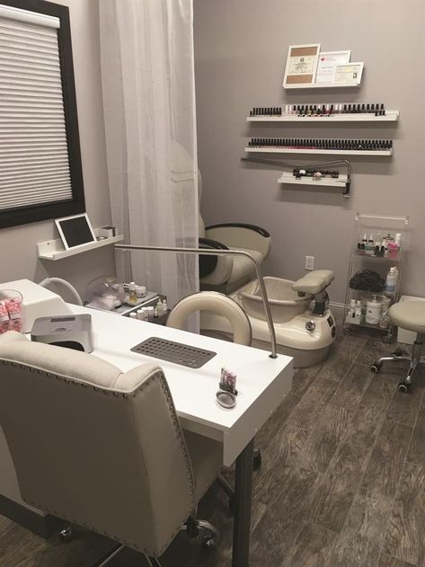 7 Design Tips for a Relaxing Salon Environment - Business - NAILS Magazine Small Salon, Nail Salon Interior Design, Tech Room, Nail Salon Interior, Beauty Room Salon, Home Beauty Salon, Esthetician Room Decor, Esthetics Room, Salon Suites Decor