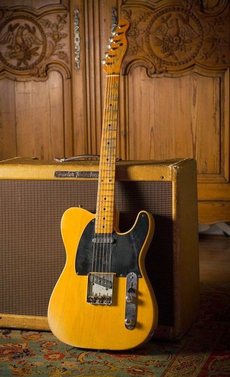 Electric Guitar Gibson, Fender Telecaster Deluxe, Guitar And Amp, Guitar Gibson, Telecaster Deluxe, Guitar Cord, Best Guitar Players, Learning Guitar, Stratocaster Guitar