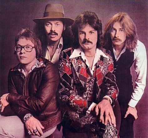 August 23, 1969: The Guess Who peaked on the US Hot 100 chart at 10 with "Laughing." Burton Cummings, Time Tunnel, Concert Pictures, The Guess Who, Oldies Music, Uk Music, Music Memories, Old Music, Music Charts