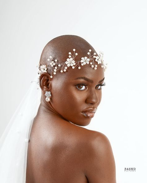 Bald bride way! If you're team no hair bride, then we have something for you from makeup artist, Owo Oge to inspire your big day. Bald Bride, Hair Muse, Embrace Natural Beauty, Hair Bride, Yard Wedding, Face Jewellery, Bride Headpiece, Minimal Accessories, Bald Women