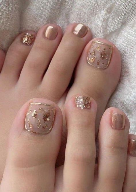 Pedicure Ideas Prom, Thai Nail Design, Gold Tip Pedicure, Sparkly French Tip Pedicure, Nail Art Pedicure Toenails, White And Silver Toe Nails, Gem Pedicure, Fall Gel Pedicure, Gelish Pie