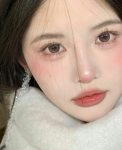 Aesthetic Uzzlang Girl, Uzzlang Girl Aesthetic, Uzzlang Aesthetic, Makeup Asia, Makeup Ulzzang, Feminine Makeup, Gyaru Makeup, Soft Makeup Looks, Latest Makeup Trends