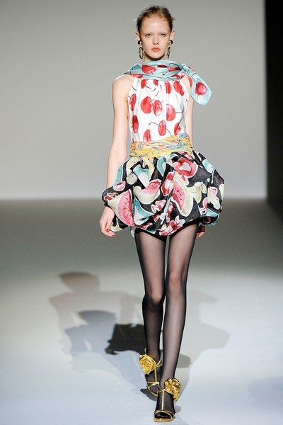 Moschino Spring 2010 Ready-to-Wear Collection - Vogue Divine Fashion, Pretty Items, Textiles Patterns, Moschino Dress, Cherry Dress, Iconic Dresses, Jeremy Scott, Milan Fashion, Gossip Girl