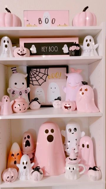 Halloween Entry Table, Goth Interior, Goth Bedroom, Halloween Tricks, Living Room Wallpaper, Halloween Bedroom, Themed Rooms, Halloween Room Decor, Pastel Halloween