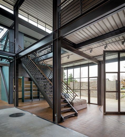 Contemporary Industrial House Features an Expressive Interior of Raw Steel Reling Design, Industrial House Exterior, Asma Kat, Detail Arsitektur, Steel Building Homes, Steel Architecture, Industrial Home Design, Steel Structure Buildings, Steel Frame House