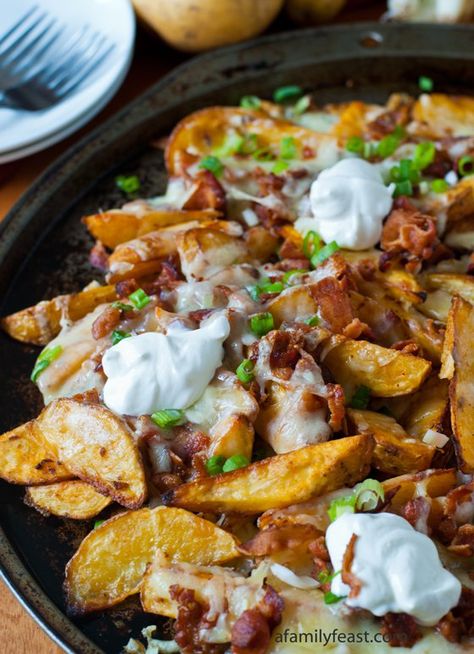 Loaded Pub Fries - One of the most popular recipes on our site...these are fantastic! Pub Fries, Potato Wedges Baked, Fries Recipe, Pub Food, Potato Wedges, Football Food, Snacks Für Party, Potato Dishes, French Fries