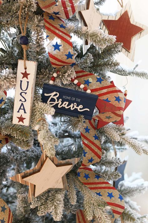 Americana Christmas Decor, American Flag Christmas Tree, Patriotic Christmas Ornaments Diy, Patriotic Christmas Tree Ideas, Patriotic Tree Decorations, Patriotic Ornaments Diy, 4th Of July Tree, Patriotic Christmas Decorations, Americana Christmas