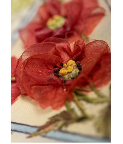 Tutorial: Organza poppies by Di van Niekerk-- I say this would be cute as a bow for a kiddo to wear. Embroidery Stumpwork, Poppy Embroidery, Ribbon Tutorial, How To Make Corn, Diy Flores, Fleurs Diy, Ribbon Embroidery Tutorial, Crazy Quilting, Ribbon Art