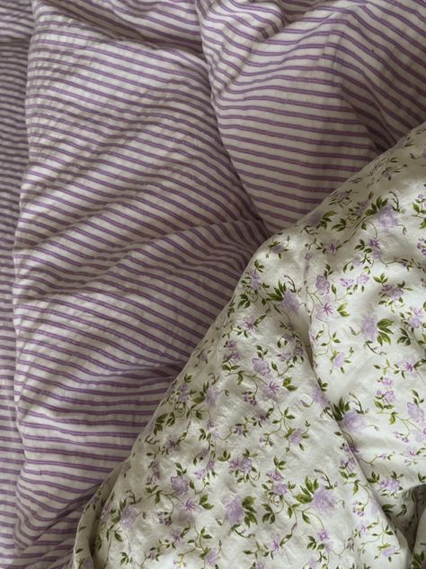 Summer Bed Sheets Aesthetic, Flower Sheets Aesthetic, Purple Bedding Aesthetic, Floral Sheets Aesthetic, Lavender Room Aesthetic, Aesthetic Sheets, Dorm Sheets, Sheets Aesthetic, Cute Bed Sheets