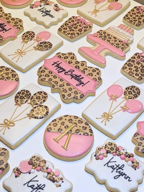 40 Cookies Decorated, Leopard Birthday Cookies, Leopard Print Birthday Cookies Decorated, Cheetah Print Cookies Decorated, Leopard Cookies Decorated, Cheetah Centerpieces Ideas, Leopard Print Cookies Decorated, Girls Cheetah Birthday Party, Animal Print Bachelorette Party