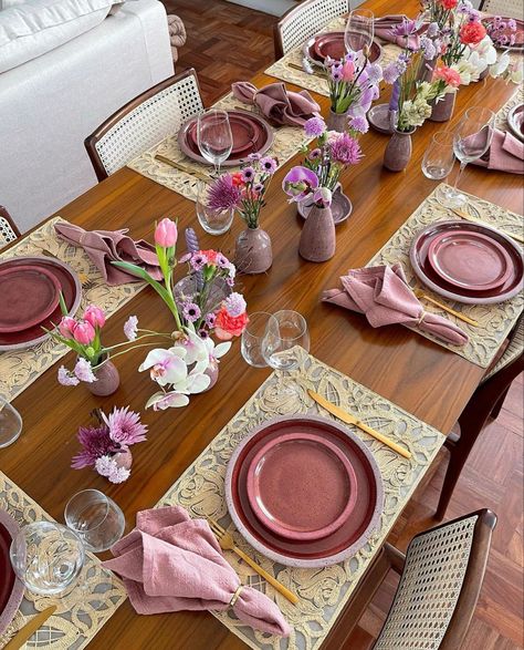 Butterfly Dinner Party, Small Birthday Dinner At Home, Simple Birthday Table Set Up, Brunch Table Set Up, Sweet 17 Birthday Ideas, Mesa Brunch, Dinner Decoration Ideas, Table Decorations Pink, Brunch Flowers