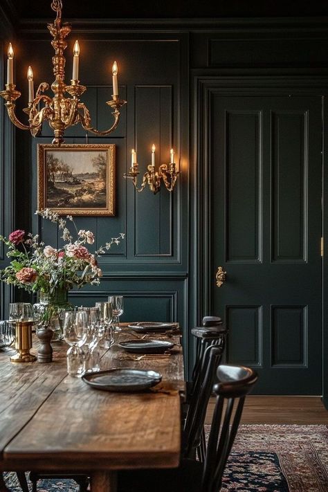 Dining Room Decor Antique, Elegant Home Aesthetic, Dark Academia Modern House, Rich Color Interior Design, Dining Room Dark Academia, Dark Vintage Dining Room, Moody Colonial, Dark Vintage Home Decor, Dark Dining Rooms