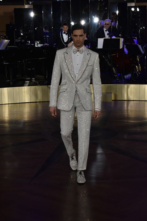 Gay Prom Outfits, Dolce And Gabbana Runway, Fashion Models Men, Men's Tuxedo, Gender Fluid Fashion, Trevor Noah, Rainbow Room, Rockefeller Center, Prom Suits