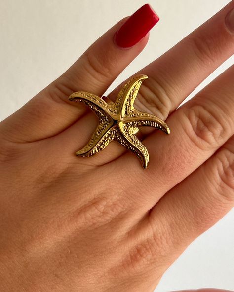 NEW 🐠⭐️ NEW 🐠⭐️ NEW A starfish ring to add to our summer collection 😍 made from 18k gold plated stainless steel and adjustable to fit any size 💕 Shop now - link in bio or tap screen for tagged products 💕 #rings #chunkyrings #hoopcollection #goldearrings #goldearring #hoopoftheday #earringfashion #earrings #skincare #skincaretips #earringstyle #earringoftheday #finejewellery #jewellerygram #jewellerycollection #jewelleryoftheday #jewelleryshop #onlinejewellery #waterproofjewelry #18kjewelr... Starfish Ring, Starfish Jewelry, Holiday Necklace, Starfish Necklace, Chunky Rings, 18k Gold Jewelry, Waterproof Jewelry, Summer Accessories, Gold Plated Jewelry