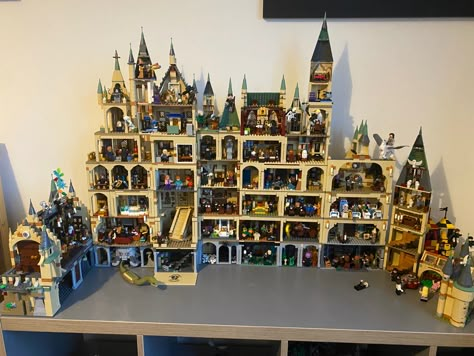 Harry Potter Lego Hogwarts, Lego Hogwarts Moc, Lego Harry Potter Display, Lego Harry Potter Ideas, Harry Potter Lego Display, Harry Potter Lego Display Ideas, Harry Potter Minecraft, Lego Harry Potter Moc, Harry Potter Lego