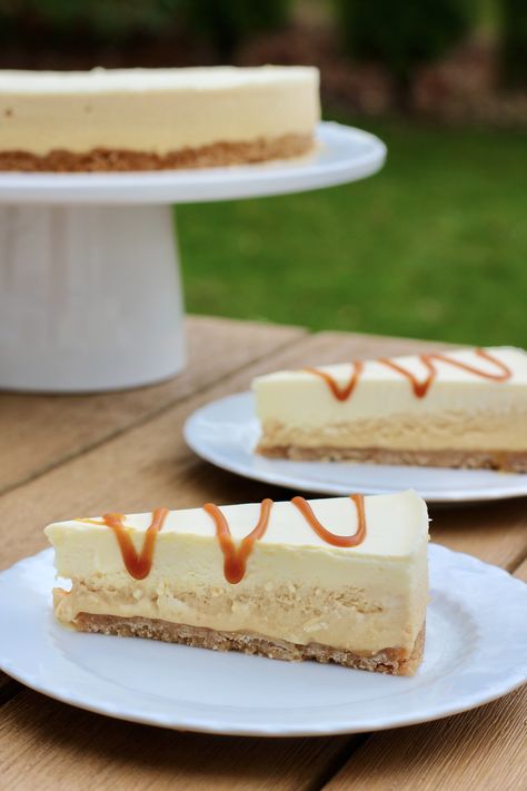 Frozen Salted Caramel Mousse Cake Caramel Mousse Cake, Salted Caramel Mousse, White Chocolate Mousse Cake, Salted Caramel Chocolate Tart, Chocolate Tarts Recipe, Caramel Mousse, Mousse Cake Recipe, Cake Filling Recipes, Homemade Custard