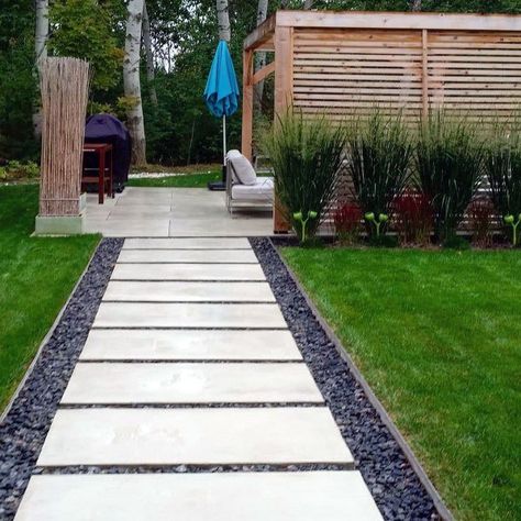 Top 70 Best Stepping Stone Ideas - Hardscape Pathway Designs Stepping Stone Pathway, Stepping Stone Walkways, Stepping Stone Paths, Backyard Walkway, Walkway Landscaping, Side Yard Landscaping, Outdoor Walkway, Pathway Landscaping, Garden Stepping Stones