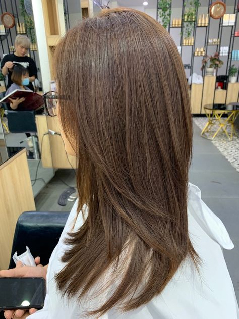 Rebonded Hair With Color, Rebonded Haircut, Layered Stacked Bob Haircut, Hair Cut For Girls, Haircut For Girls, Rebonded Hair, V Shape Hair, Bob Haircut For Girls, Stacked Bob