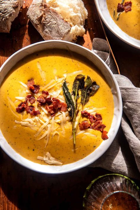 Creamy Butternut Squash Sage Pesto Soup: A comforting soup with delicious fall flavors. Equally great for dinner as it is a Thanksgiving side! Sage Soup, Sage Pesto, Pesto Soup, Butternut Squash Sage, Butternut Squash Pizza, Half Baked Harvest Recipes, Creamy Butternut Squash, Butternut Soup, Butternut Squash Recipes Soup