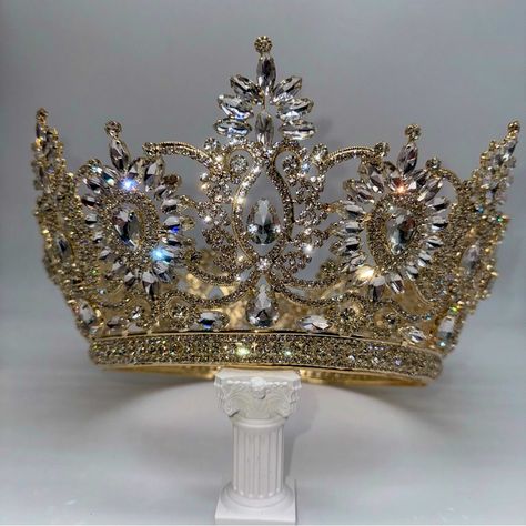 - Brand New - Large Statement Tiara Color: Gold Alloy Measurements: - Height: 5”, Head/Bottom Width 6 3/4”, Outer Width Approx 10” Inches. This Is A Beautiful Large Tiara Measuring At Its Highest Point About 5 Inches. Wear This To Your Upcoming Wedding, Quinceaera / Quinceanera, Sweet 16, Or Pageant, Event. This Crown Is Very Large And Regal Similar To Dubai Style Tgs Ball Home Coming Pageant Large Extra Large Crown Tiara Gold Tone Quince Crowns, Quinceanera Crown, Large Crown, Tiara Gold, Big Crown, Royal Crown Jewels, Crown Aesthetic, Pageant Crowns, Royal Crowns