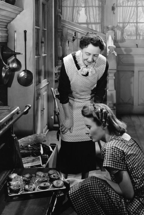 “Remember the Night” (1940), Elizabeth Patterson and Barbara Stanwyck. List Of Christmas Movies, Old Christmas Movies, John Sargent, Christmas Movies List, Classic Christmas Movies, Best Christmas Movies, Movies Of All Time, Christmas Jingles, Barbara Stanwyck