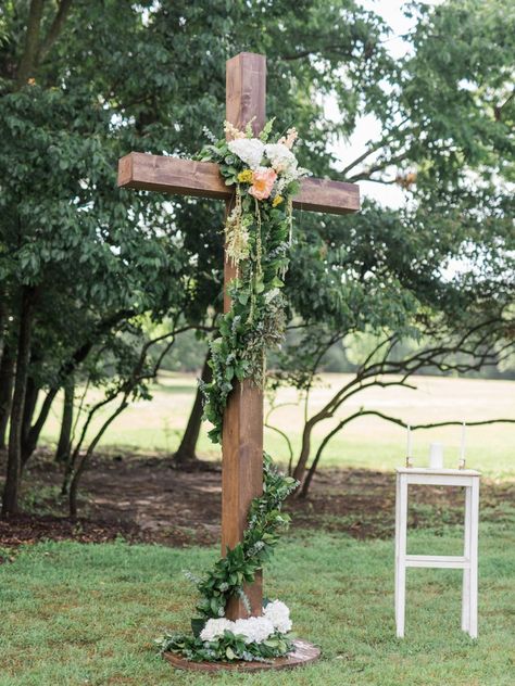 Floral adorned cross for a garden inspired wedding ceremony. Christ Centered Wedding, Garden Inspired Wedding, Wedding Ceremony Ideas, Garden Weddings Ceremony, Wedding Cross, Wedding Altars, Flowers Arrangements, Crosses Decor, Christian Wedding