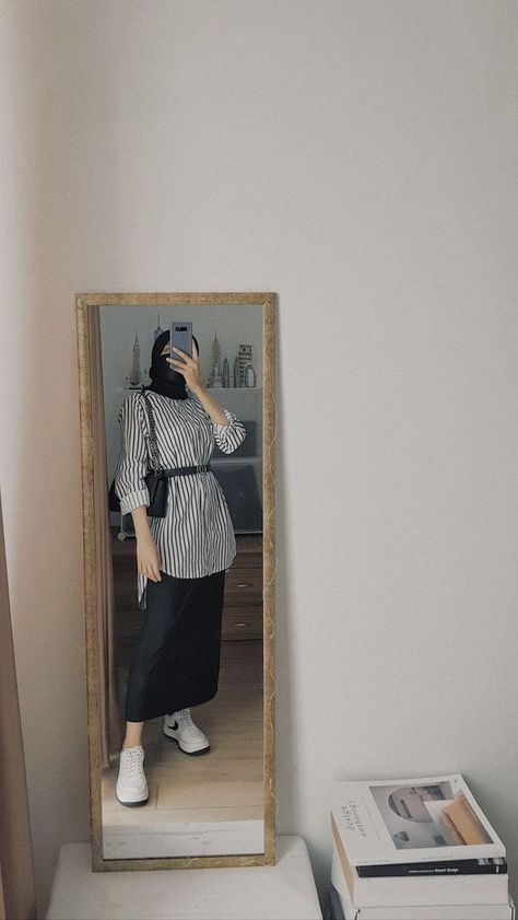 Modest Office Outfits Muslim, Office Outfits Women Hijab, Ootd Tunik Hijab, Outfit Hijab Casual Rok, Kuliah Outfit, Ootd Ngampus, Outfit Ngampus, Muslimah Fashion Casual, Skirt Ootd