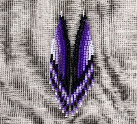 Shoulder Duster Earrings. Native American Earrings Inspired. Purple Beaded Earrings, Beautiful Beaded Earring, Jewelry Sets Handmade, Shoulder Duster Earrings, Duster Earrings, Earrings Native American, Lavender Earrings, Stitching Ideas, Beaded Earrings Diy