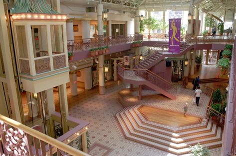 Mall Aesthetic, Abandoned Malls, Dead Malls, Shopping Mall Design, Vintage Mall, 80s Interior, Mall Design, Dreams And Nightmares, Liminal Space