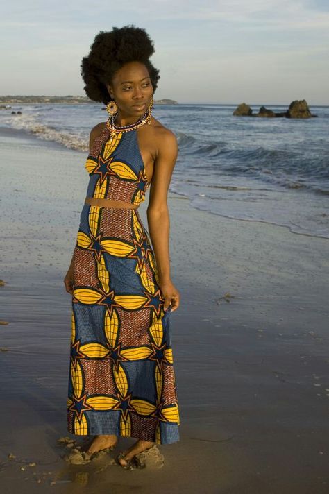 Beautiful two piece!  #Africanfashion #africantextiles #africanfabric Moda Afro, Mode Rihanna, Afrocentric Fashion, African Fashion Designers, Afrikaanse Mode, Afro Style, Nigerian Styles, Mode Boho, African Inspired Fashion