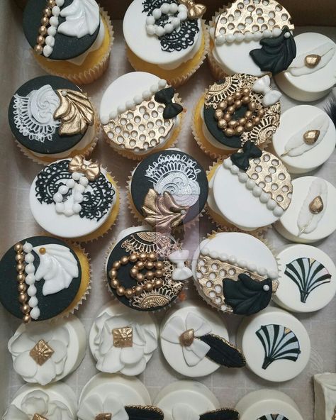 1920s Themed Desserts, Great Gatsby Cupcakes, Gatsby Cookies, Masquerade Cupcakes, Great Gatsby Cake, 1920 Party, Gatsby Cake, 50th Birthday Party Themes, Great Gatsby Themed Party