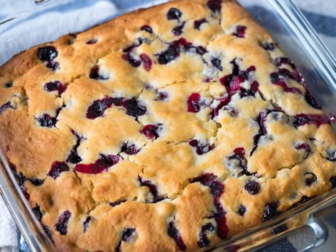 Blueberry Breakfast Bake, Blueberry Buttermilk Breakfast Cake, Berry Cake Recipe, Blueberry Cake Filling, Lemon Blueberry Pound Cake, Buttermilk Blueberry, Blueberry Bundt, Breakfast Cake Recipes, Blueberry Pound Cake