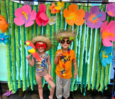 Tropical Theme Photo Booth, Hawaiian Photo Booth Ideas, Luau Photo Booth Props, Hawaiian Photo Booth Props, Hawaii Party Backdrop, Hawaiian Theme Photo Booth, Hawaiian Theme Party Backdrop, Summer Decoration Ideas, Luau Party Backdrop Photo Booths