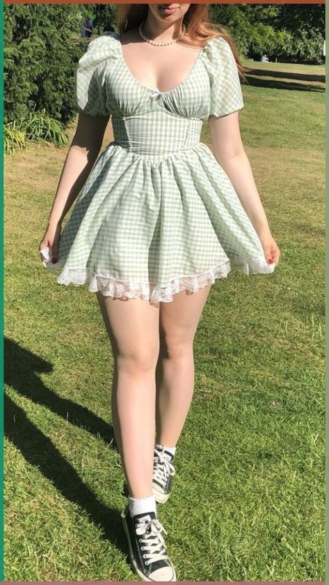 Coquette Dress Plus Size, Green Corset Dress Short, Hot Cottagecore, Plus Size Summer Shorts Outfits, Mint Green Dress Outfit Casual, How To Dress Short And Curvy, Size Inclusive Fashion, Curvy Coquette Outfits, Picnic Clothes Outfits Style