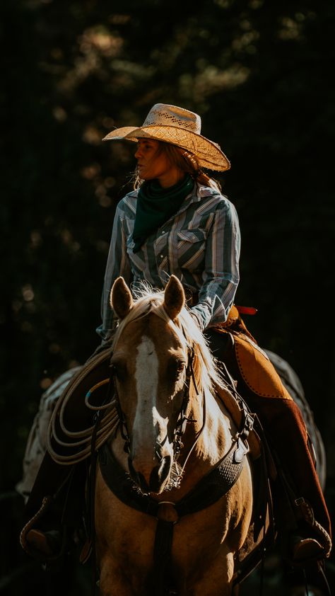 cowgirl, ranch portrait, wyoming ranch, western photographer, punchy portrait sessions, rodeo portrait, rodeo fashion, western fashion Western Senior Session, Fall Cowgirl Photoshoot, Western Photography Ideas, Western Horse Pictures, Western Horse Photography, Cowgirl Poses, Western Cowgirl Aesthetic, Ranch Photoshoot, Cowgirl Senior Pictures