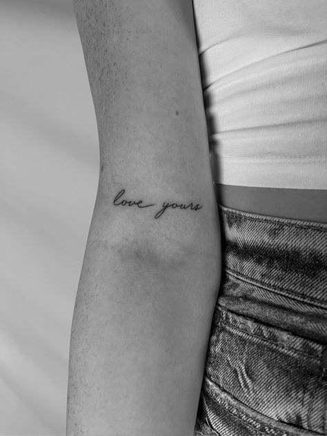 Make It Count Tattoo, Tattoo Cursive, Line Tattoo Arm, Handwriting Tattoos, Tattoo Script Fonts, Love Yourself Tattoo, Fonts Cursive, Tattoo Fonts Cursive, Small Girly Tattoos