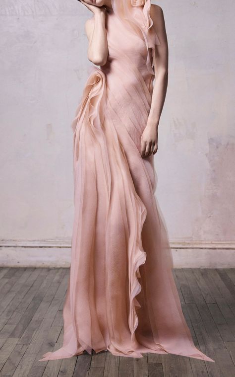 Draped Ruffled Organza Gown by Jason Wu Collection FW19 | Moda Operandi Petal Dress, Organza Gown, Organza Gowns, Style Hijab, Sleeveless Gown, Jason Wu, Vogue Paris, Looks Style, Model Poses