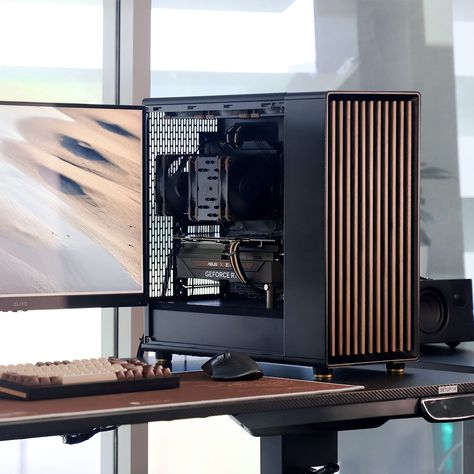 Brown wooden themed Noctua Gaming PC. Built in the Fractal North case. Fractal North Pc, Brown Gaming Setup, Pc Build Aesthetic, Build Aesthetic, Audiophile Music, Usb Adapters, Gaming Space, Speaker Amplifier, Networking Cables