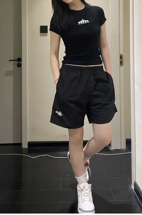 Black Casual Outfit, Retro Summer Outfits, Boyish Outfits, Clothes Y2k, Casual Day Outfits, Tomboy Outfits, Quick Outfits, Tomboy Style Outfits, Easy Trendy Outfits