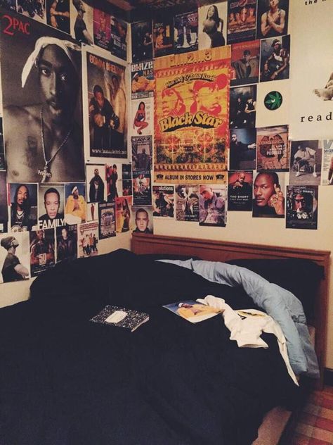 Eminem Room, Aesthetic Eminem, Sala Grunge, Edgy Bedroom, Grunge Room Ideas, Room Decor Ideas Diy, Punk Room, 90s Room, Grunge Bedroom