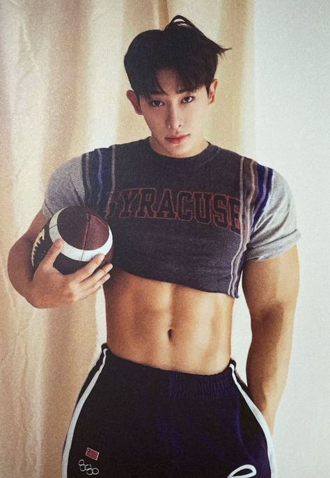 Wonho Abs, Mens Crop Top, Won Ho, Handsome Asian Men, Hot Asian Men, Monsta X Wonho, Sneakers Men Fashion, Korean Men, Kpop Guys